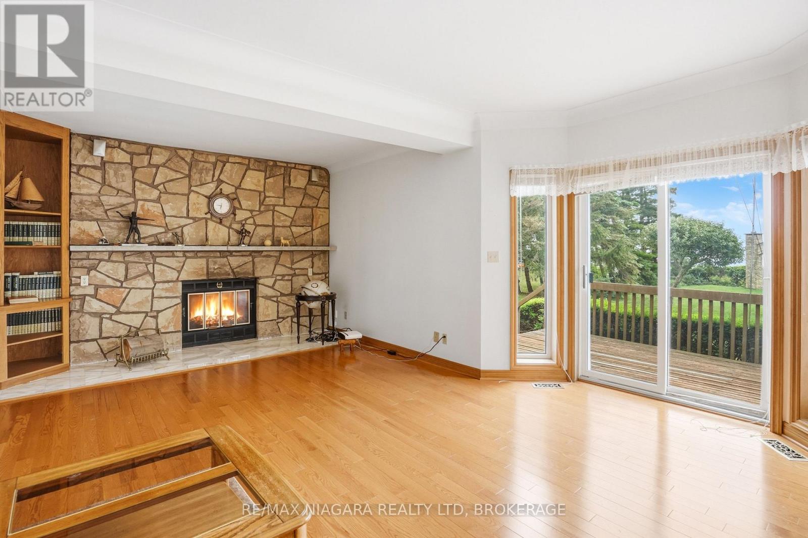 599 LAKESHORE ROAD E - 15