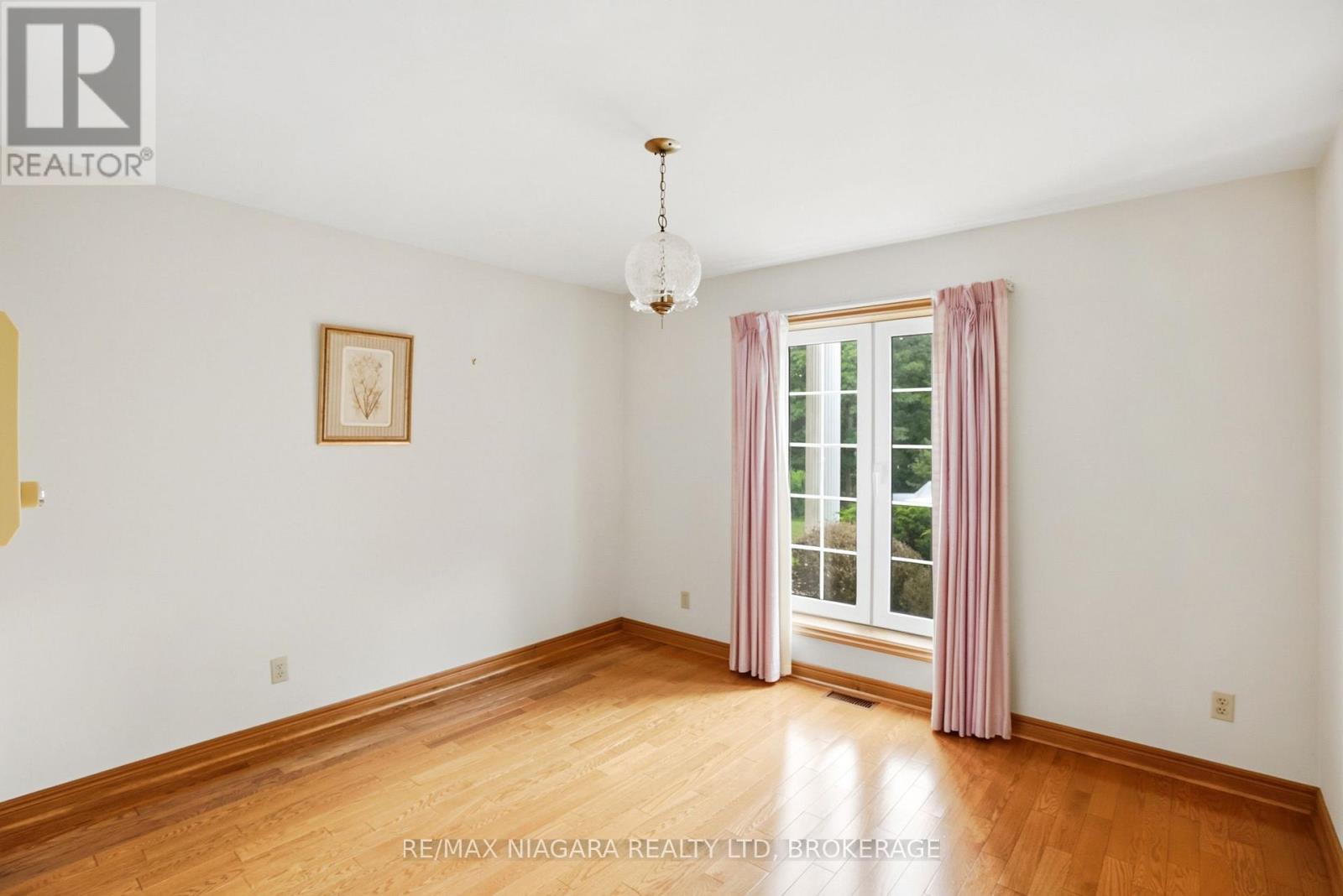 599 LAKESHORE ROAD E - 19