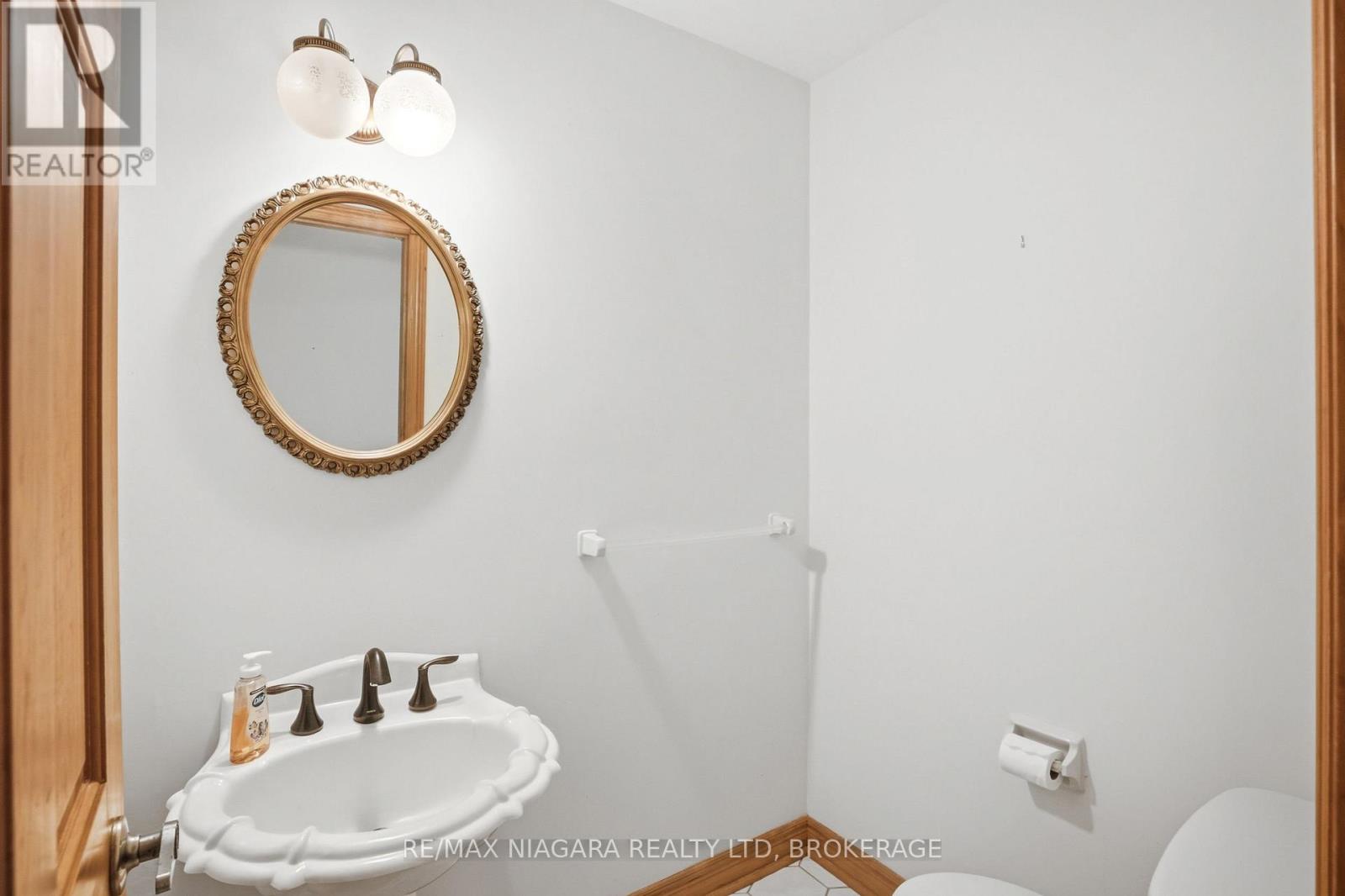 599 LAKESHORE ROAD E - 21