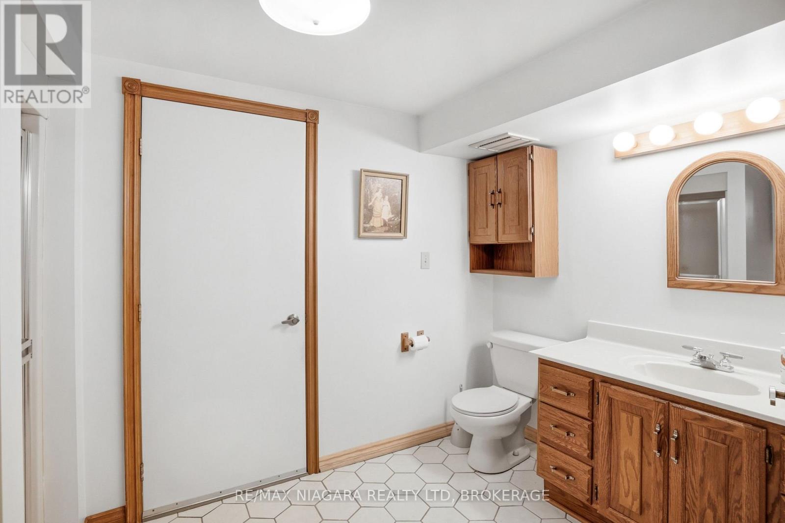 599 LAKESHORE ROAD E - 23
