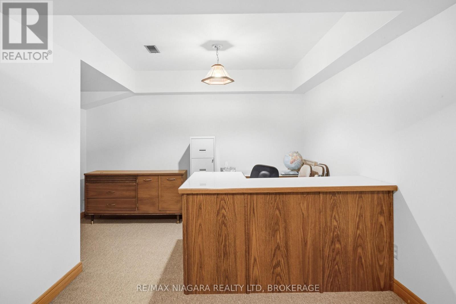 599 LAKESHORE ROAD E - 24