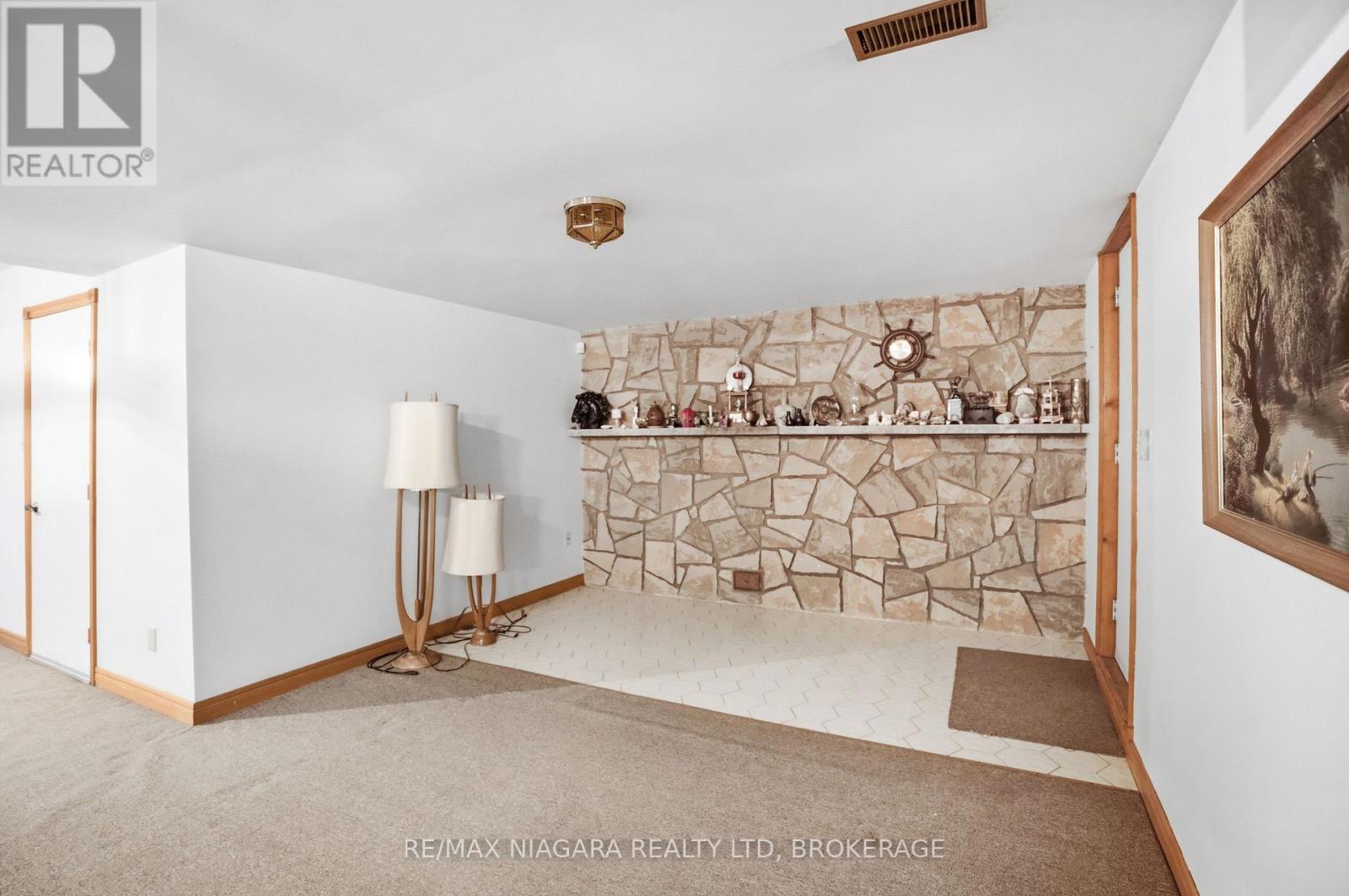 599 LAKESHORE ROAD E - 25