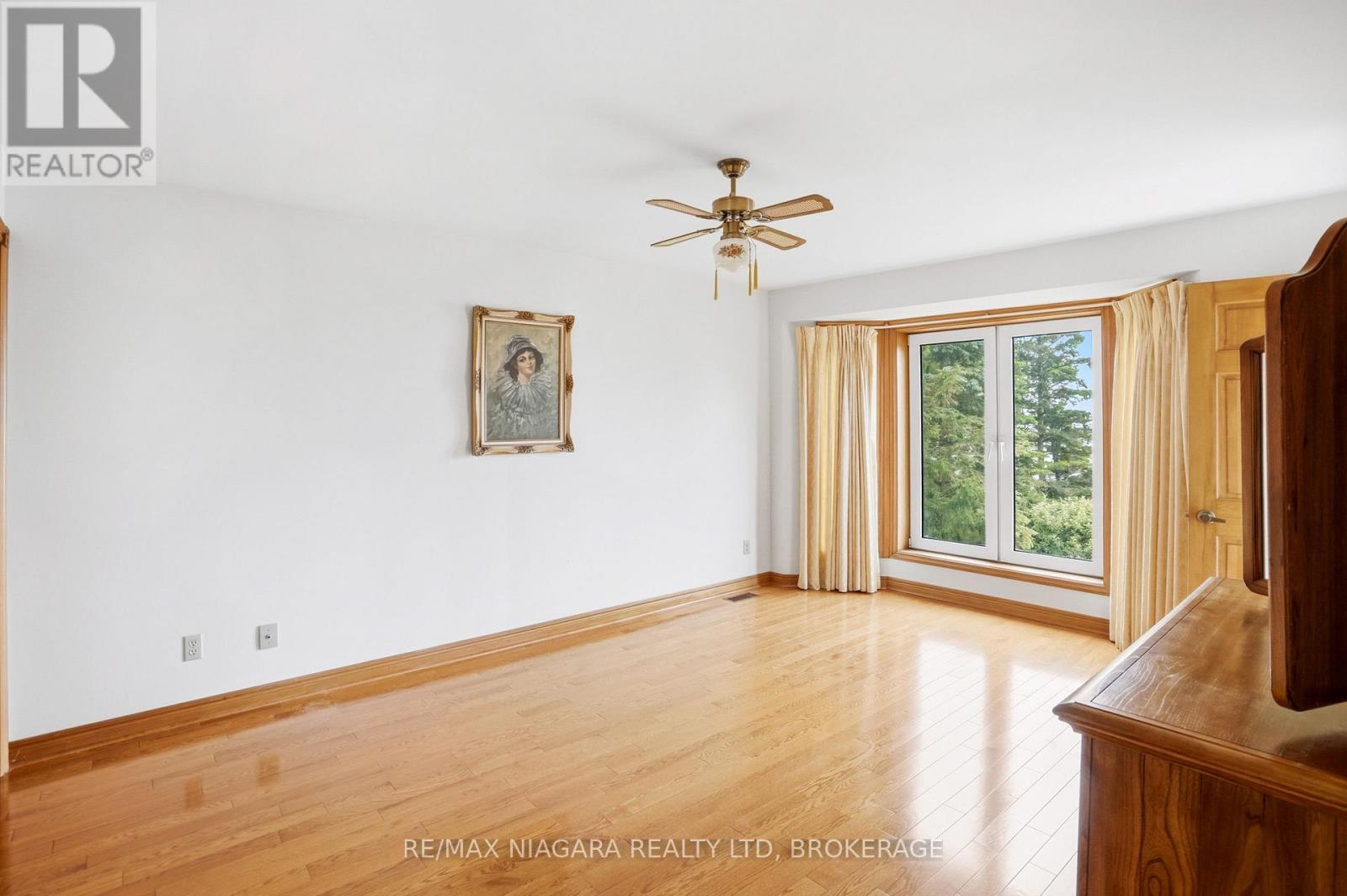 599 LAKESHORE ROAD E - 32