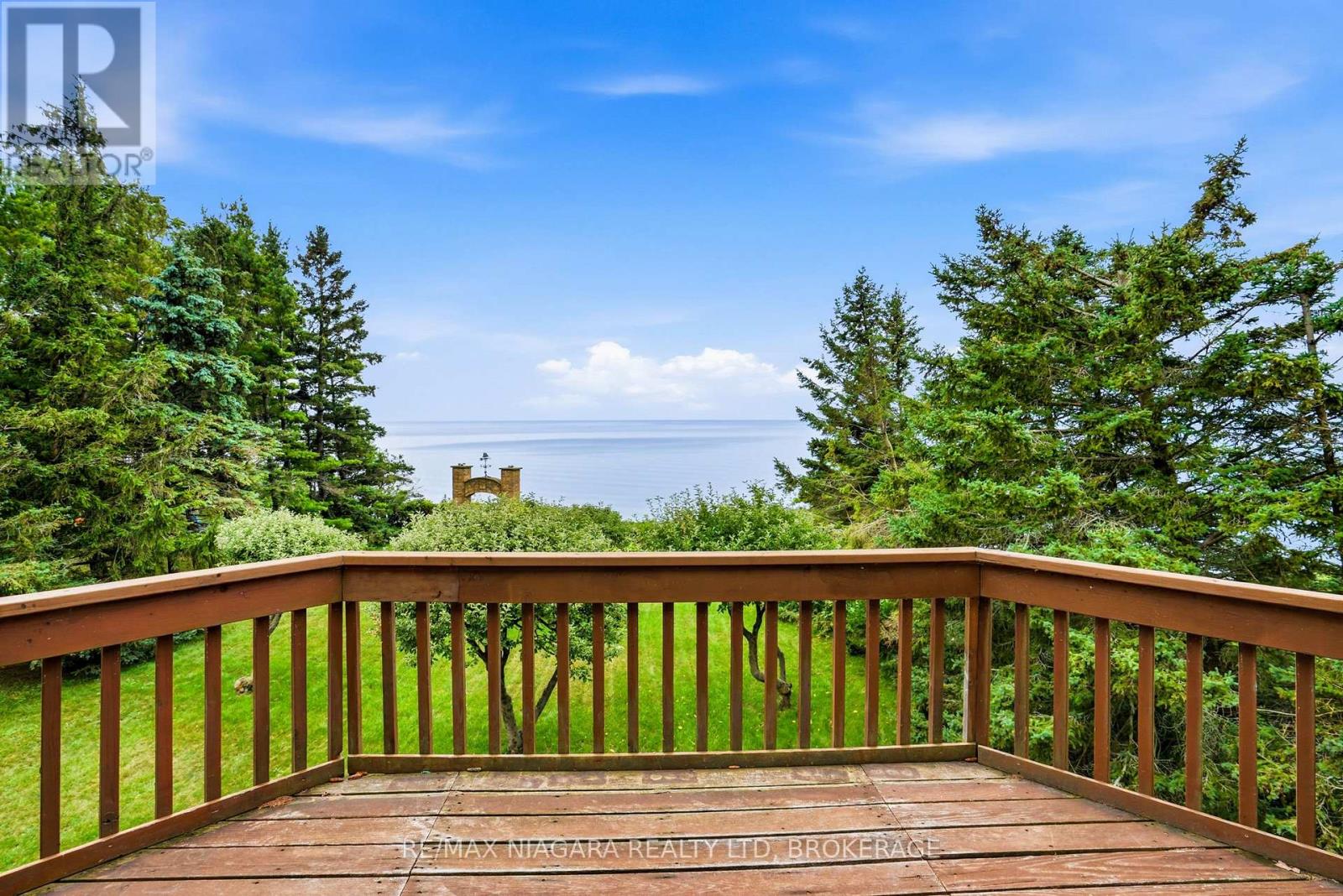 599 LAKESHORE ROAD E - 33