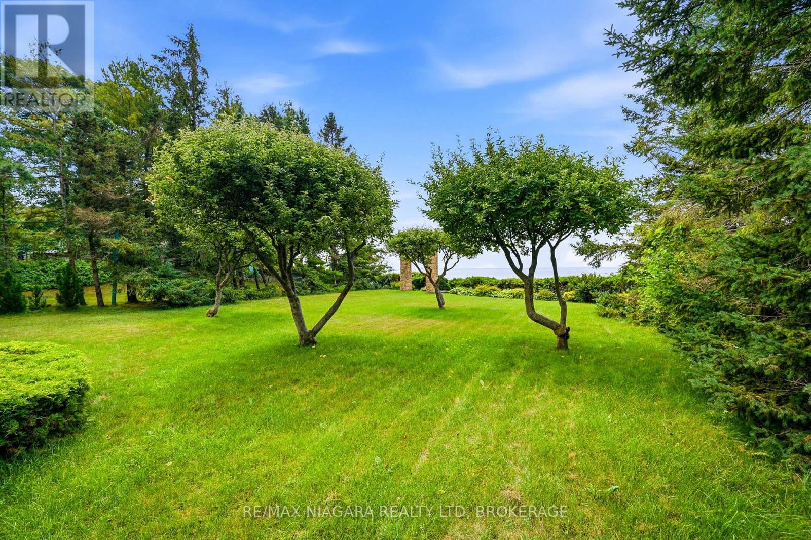 599 LAKESHORE ROAD E - 42