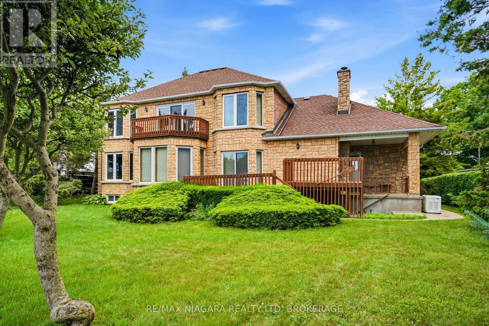 599 LAKESHORE ROAD E - 44