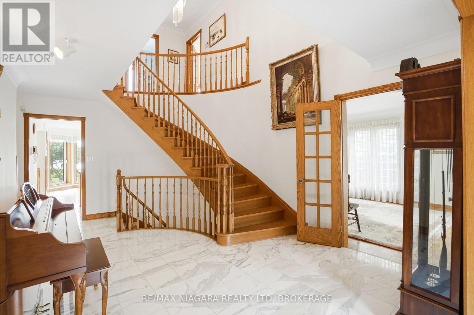 599 LAKESHORE ROAD E - 7