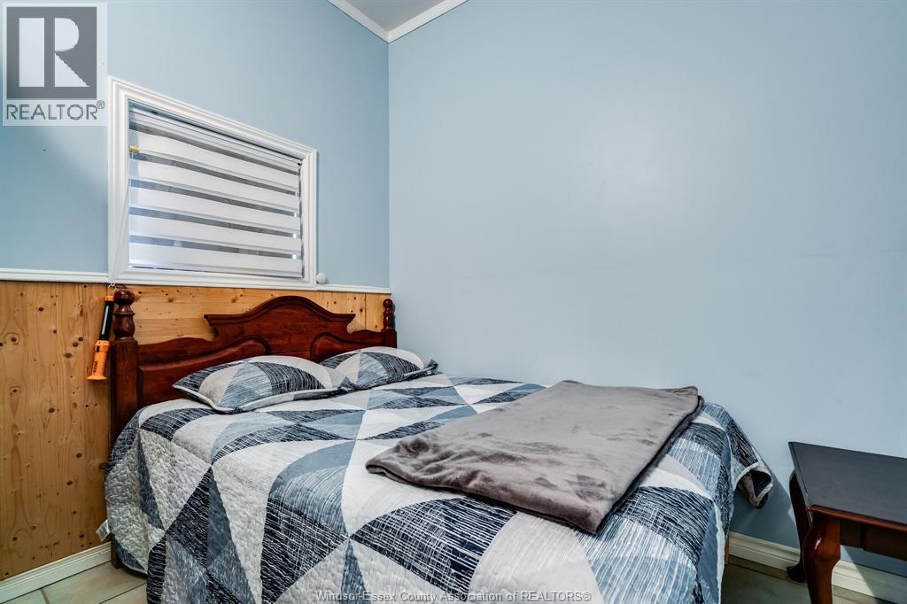 402 Oak STREET East - Image 11
