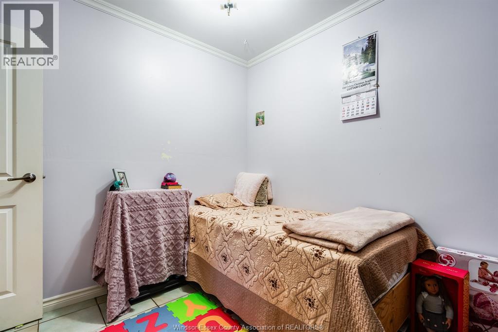402 Oak STREET East - 13