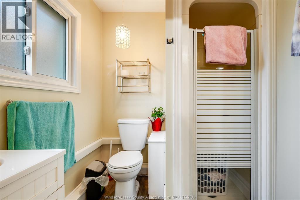 402 Oak STREET East - 16