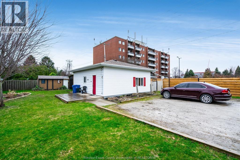 402 Oak STREET East - 18