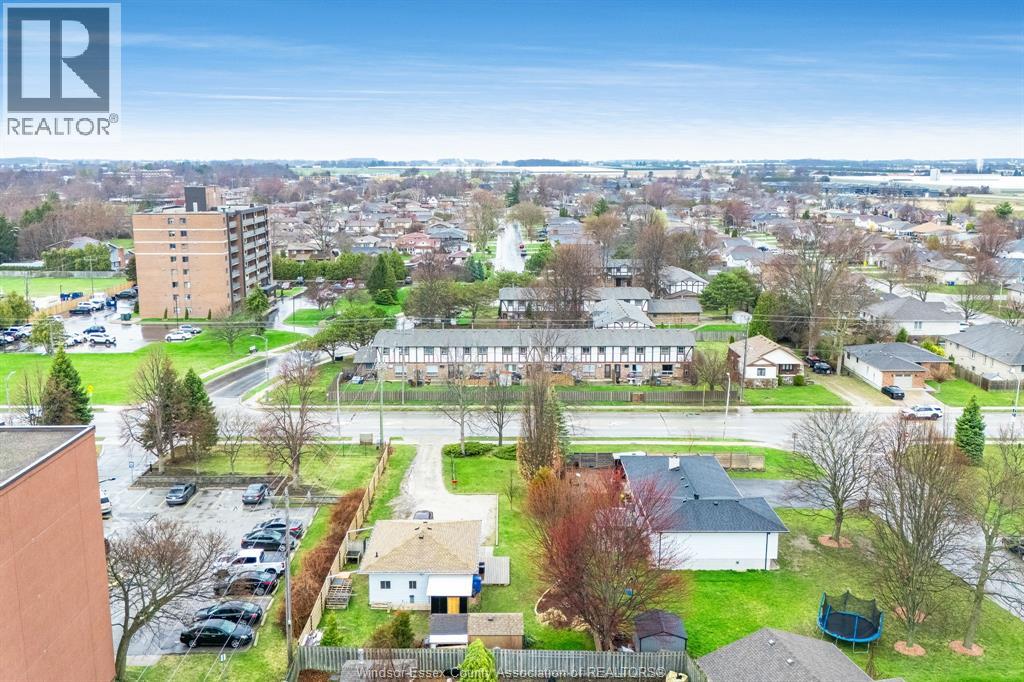 402 Oak STREET East - 25