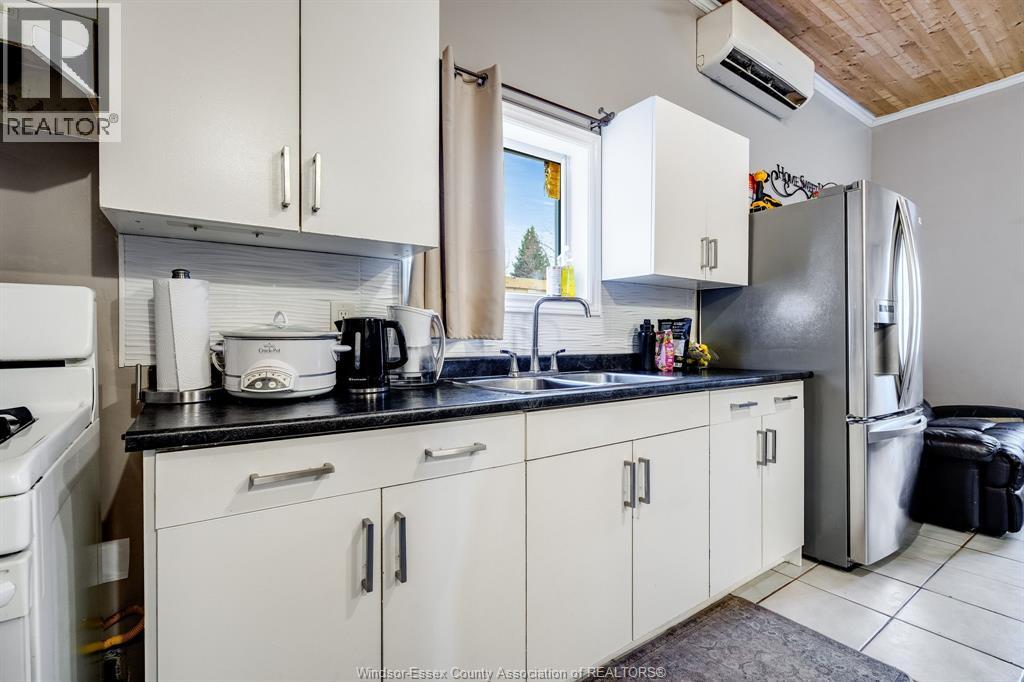 402 Oak STREET East - 5