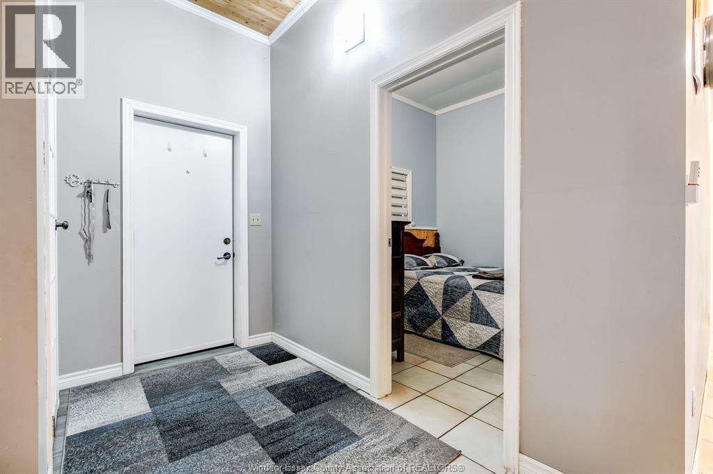 402 Oak STREET East - 9