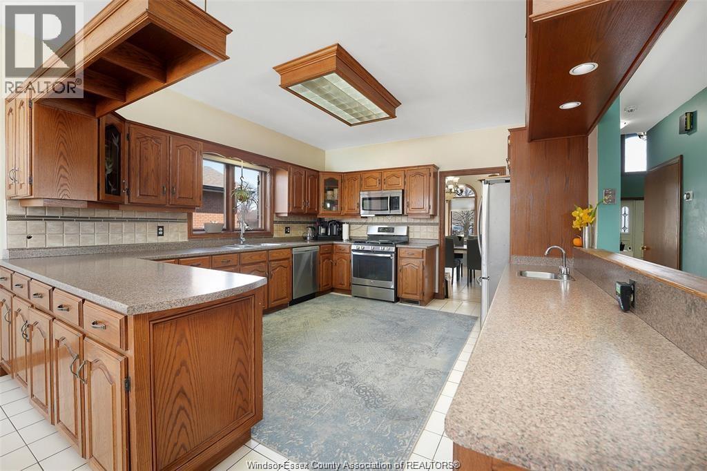 172 POINTE WEST DRIVE - 11