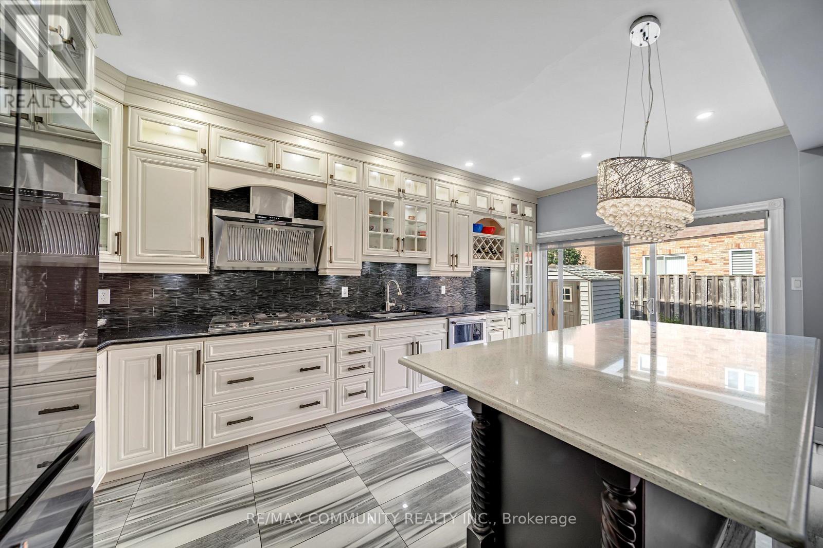 37 RACHETT ROAD - 11