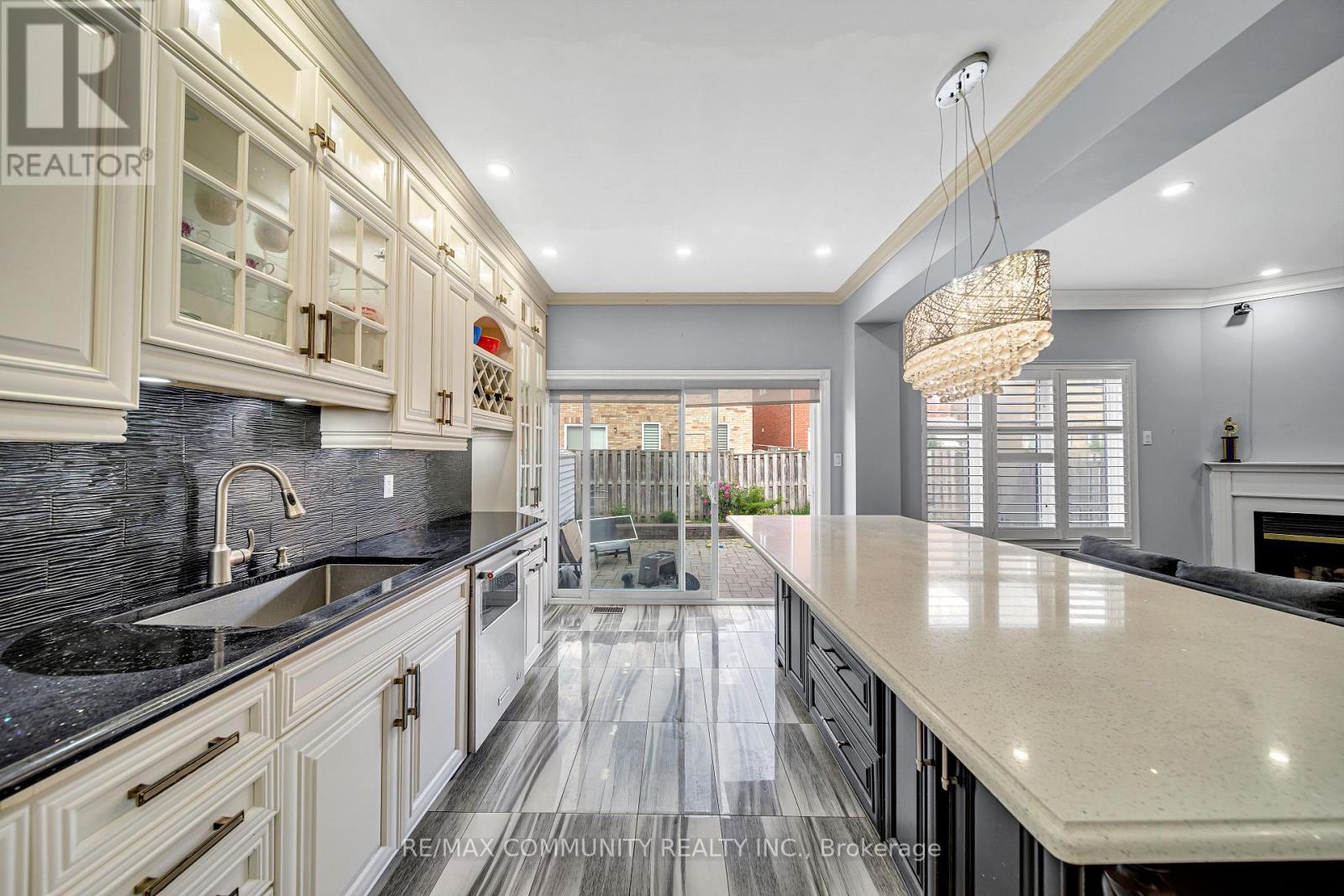 37 RACHETT ROAD - 12