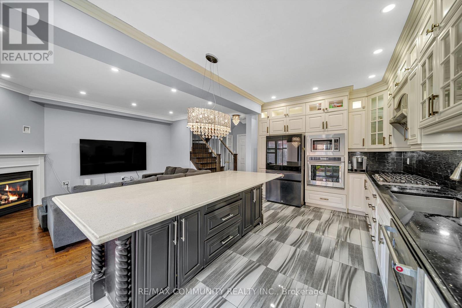 37 RACHETT ROAD - 13