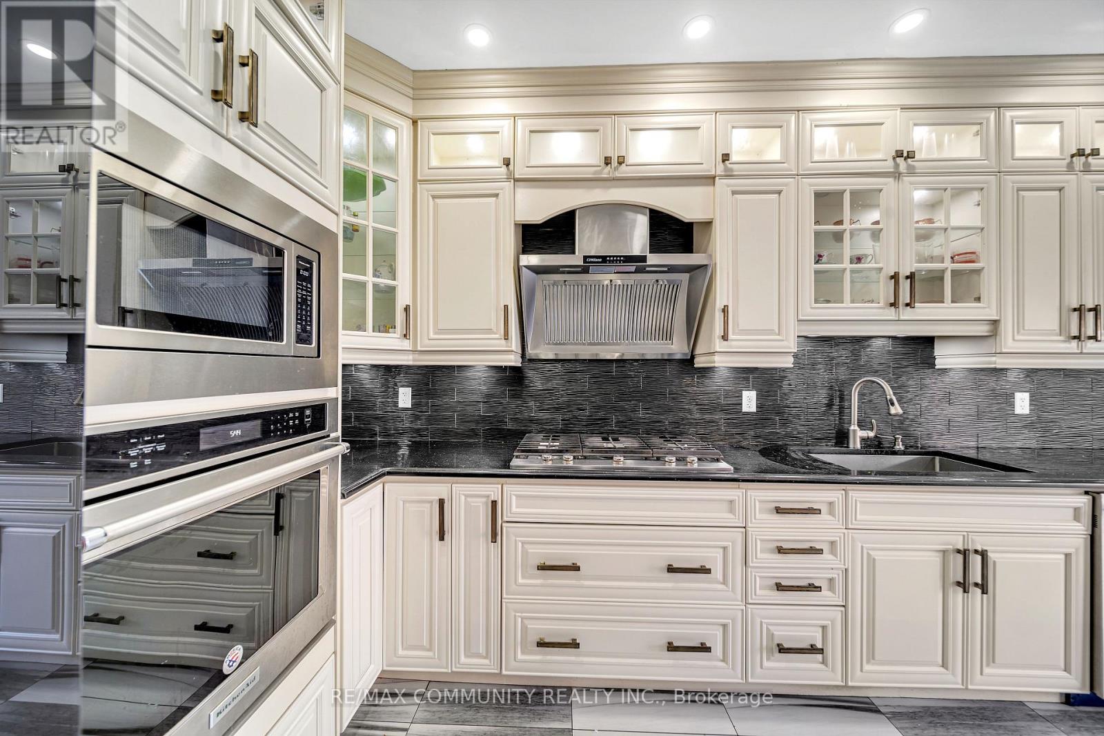 37 RACHETT ROAD - 14