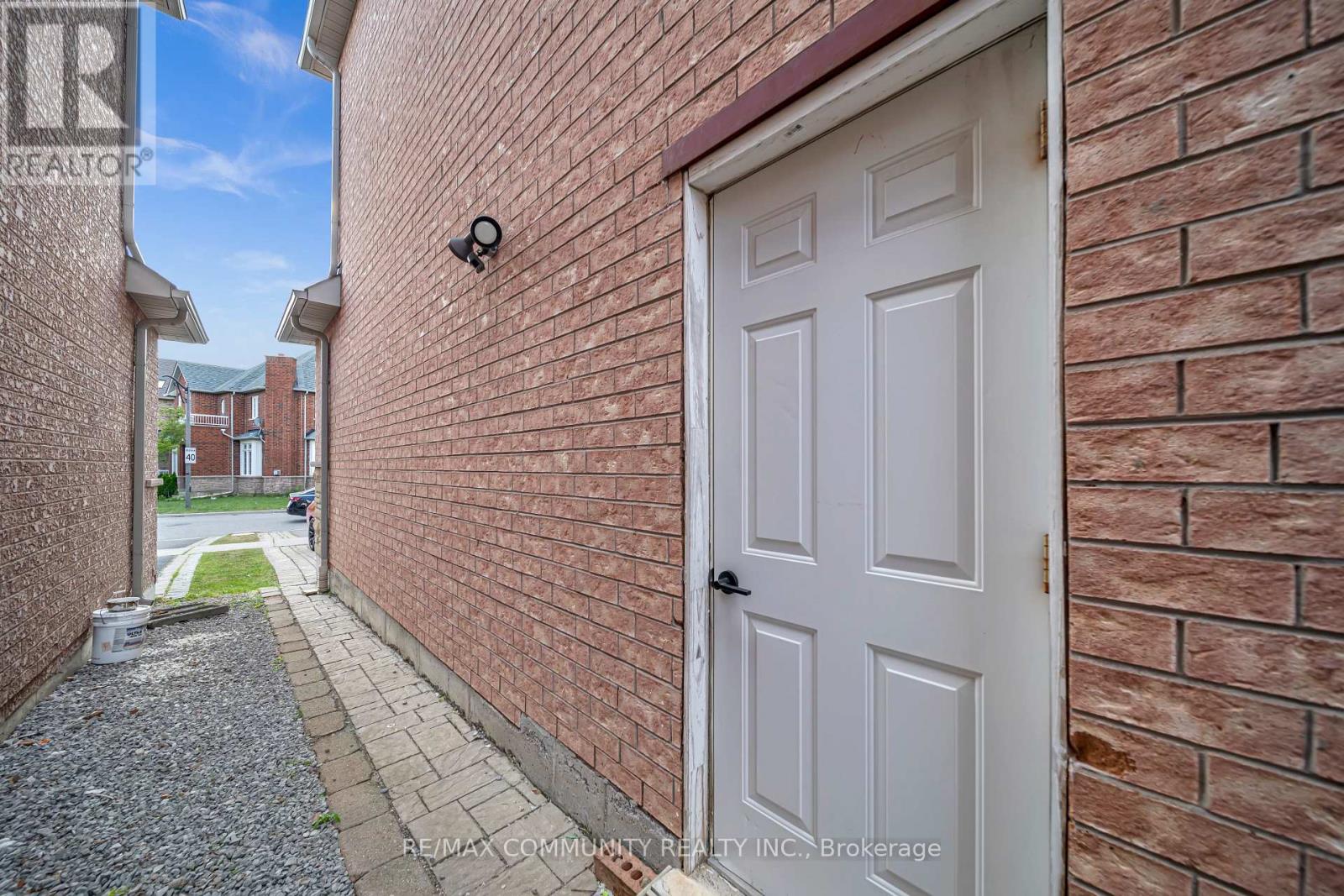 37 RACHETT ROAD - 27