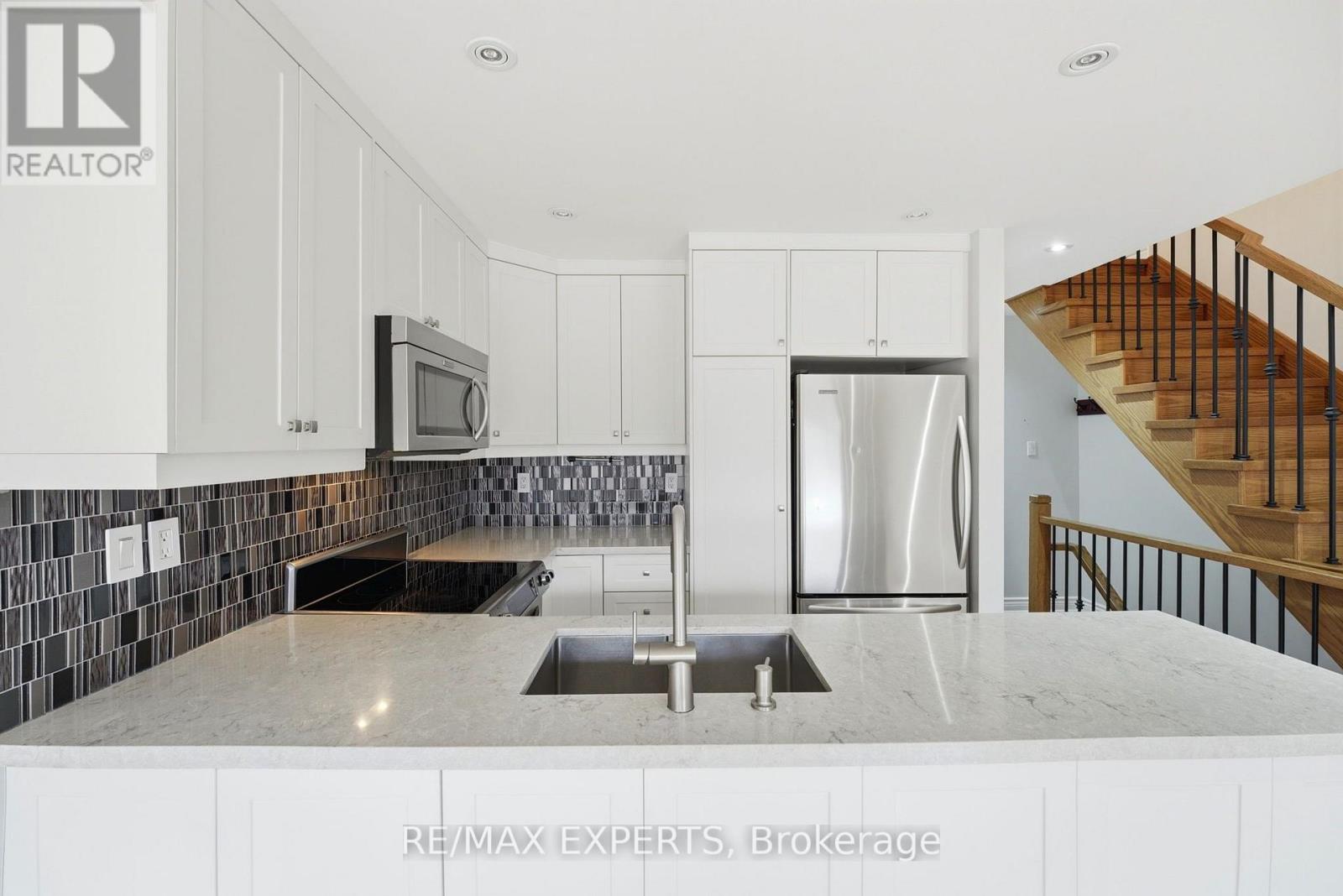 80 TANIA CRESCENT - 12