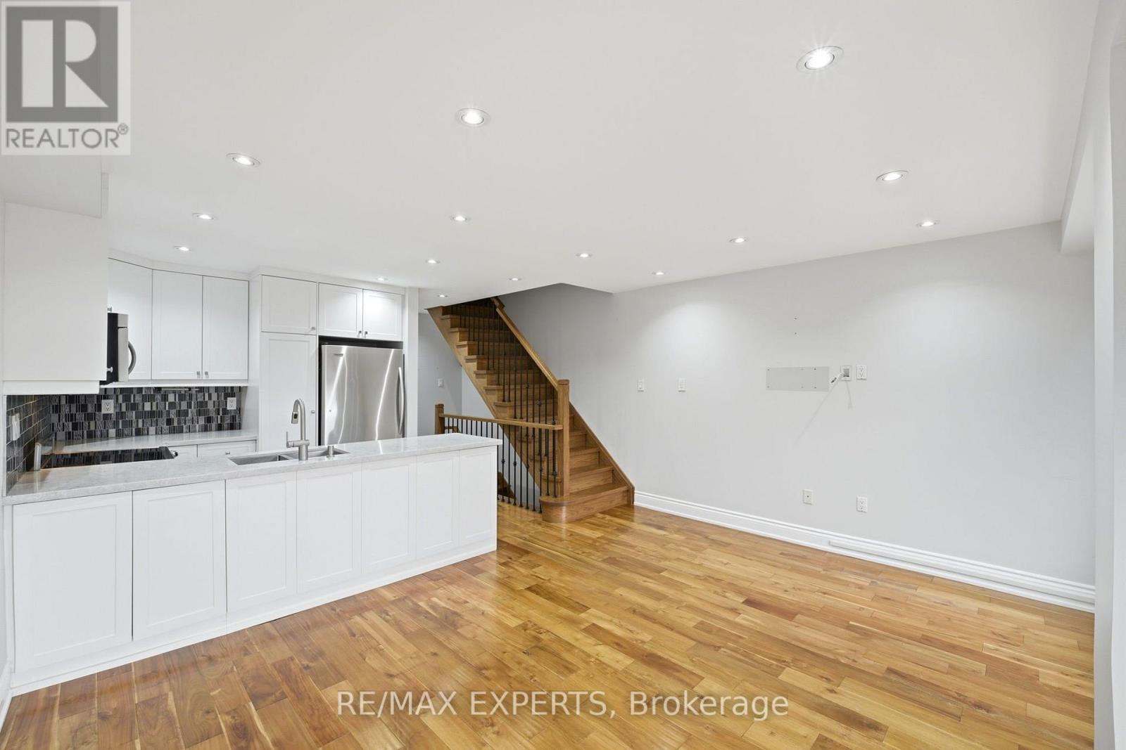80 TANIA CRESCENT - 13