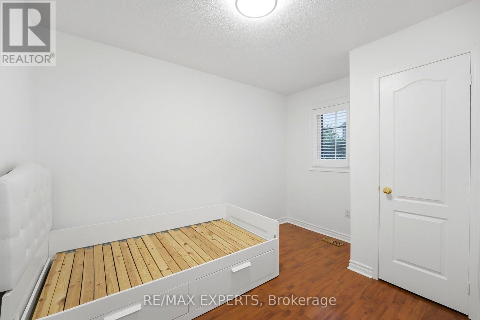 80 TANIA CRESCENT - 25