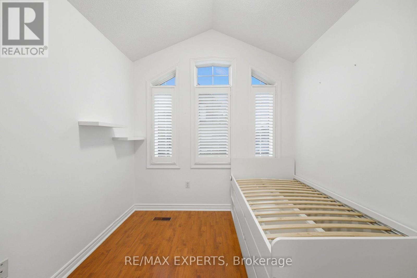 80 TANIA CRESCENT - 27