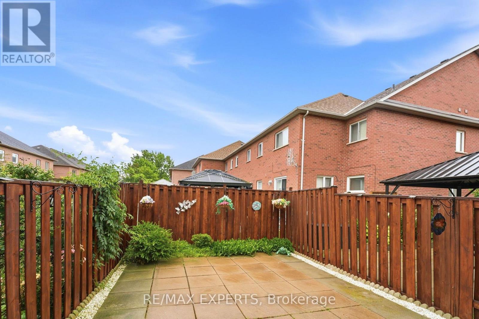 80 TANIA CRESCENT - 37