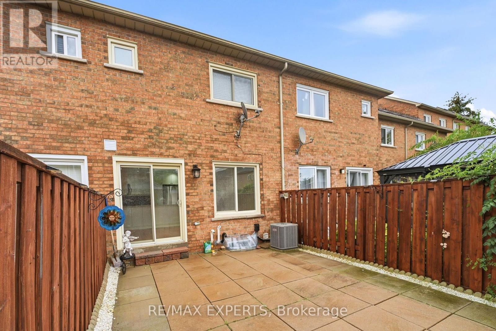 80 TANIA CRESCENT - 38