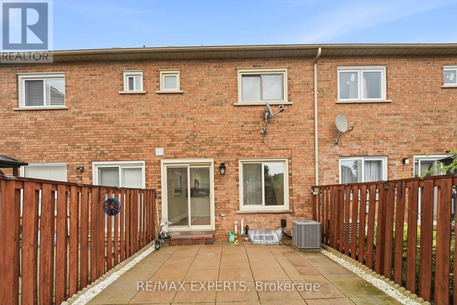 80 TANIA CRESCENT - 39