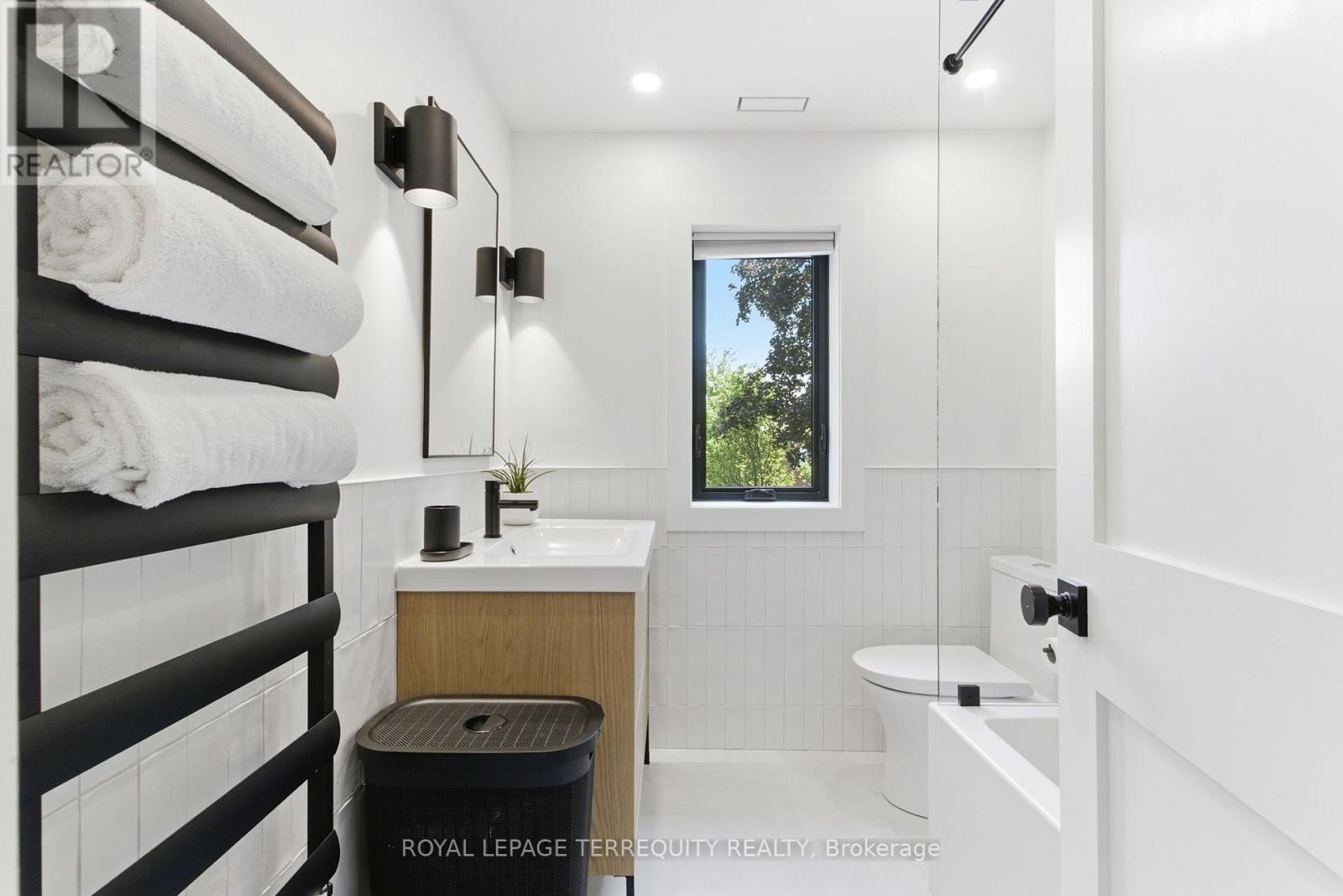 1775 GERRARD STREET E - 22