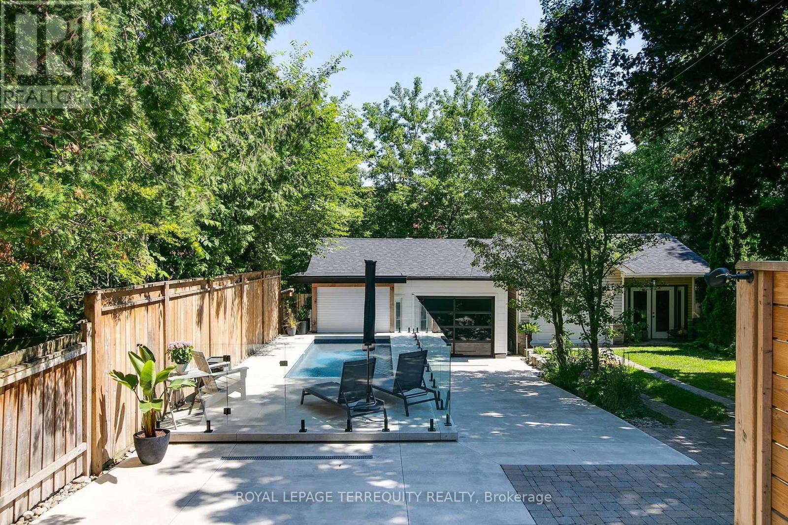 1775 GERRARD STREET E - 25