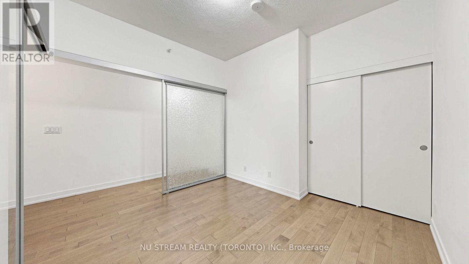 #708 10 WILLISON SQUARE - 17