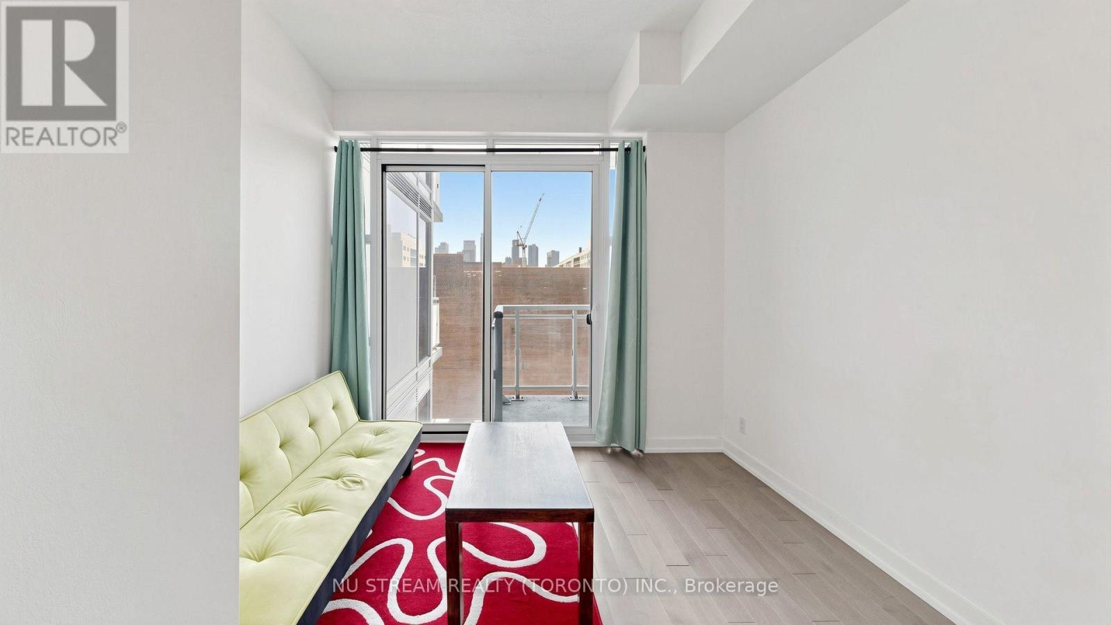 #708 10 WILLISON SQUARE - 10