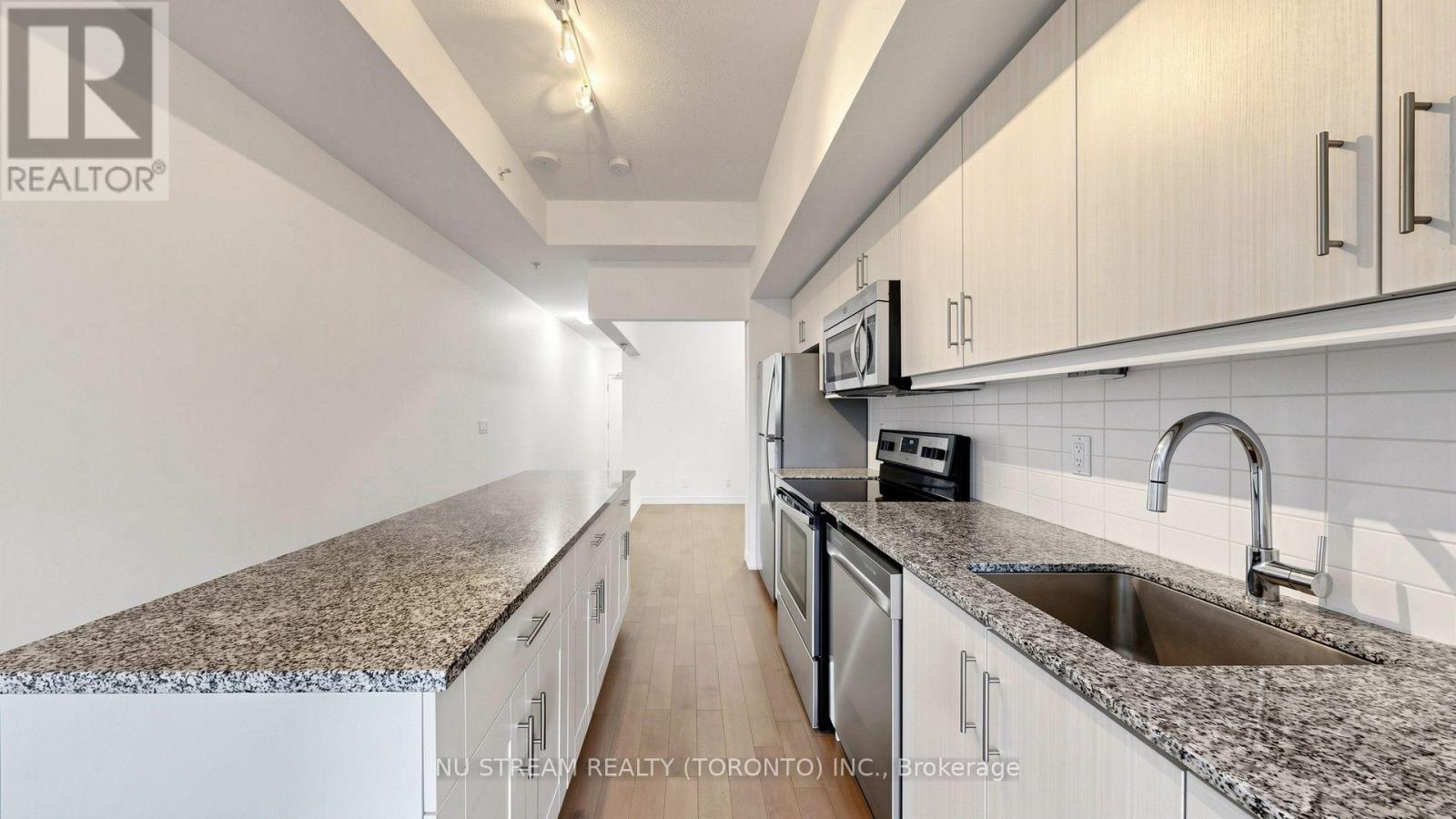 #708 10 WILLISON SQUARE - 14