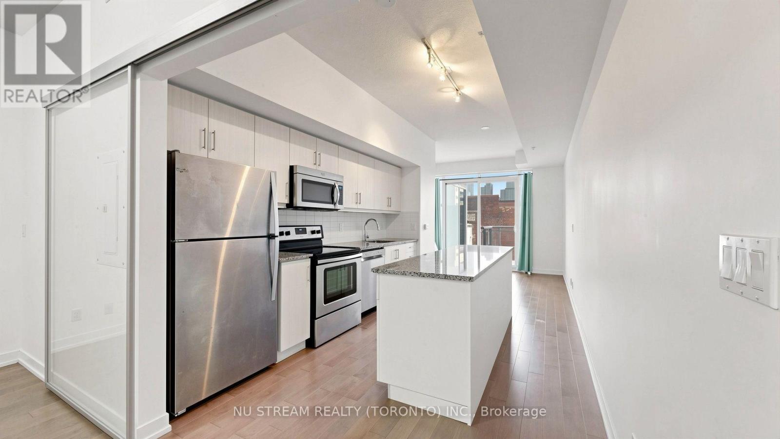 #708 10 WILLISON SQUARE - 12