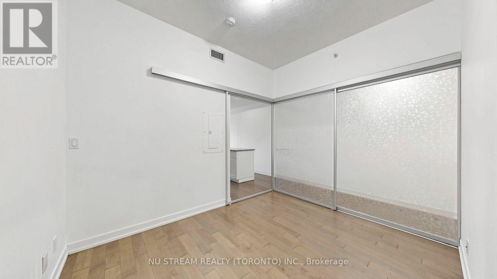 #708 10 WILLISON SQUARE - 18