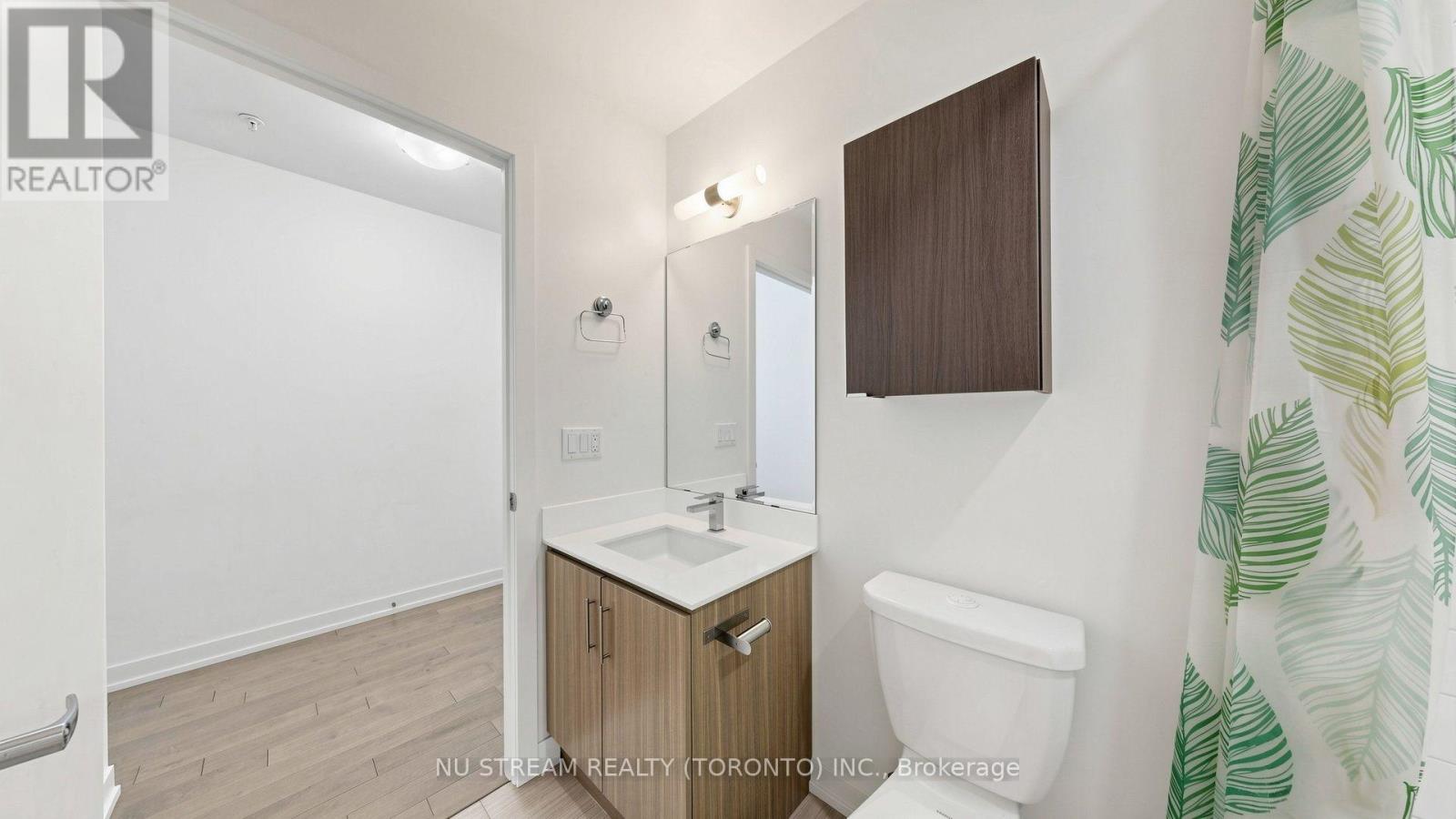 #708 10 WILLISON SQUARE - 21