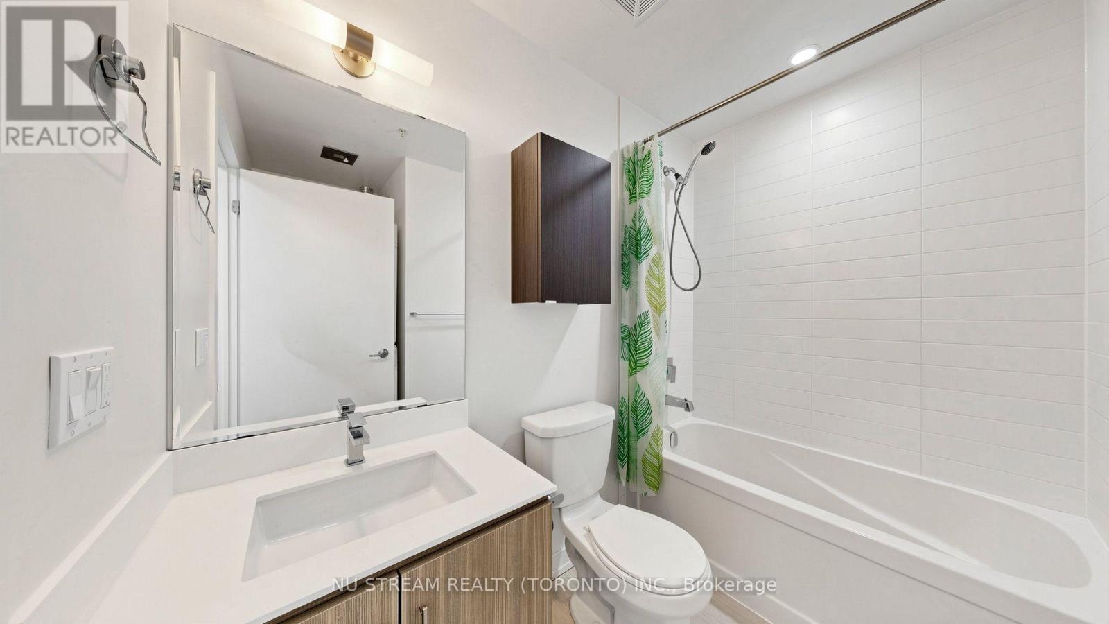 #708 10 WILLISON SQUARE - 22