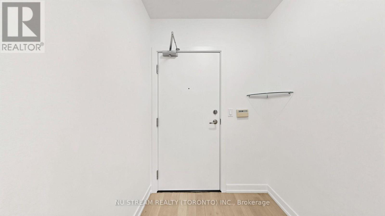 #708 10 WILLISON SQUARE - 25
