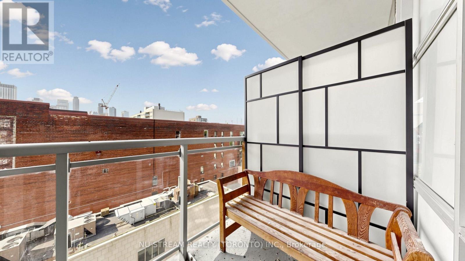 #708 10 WILLISON SQUARE - 30