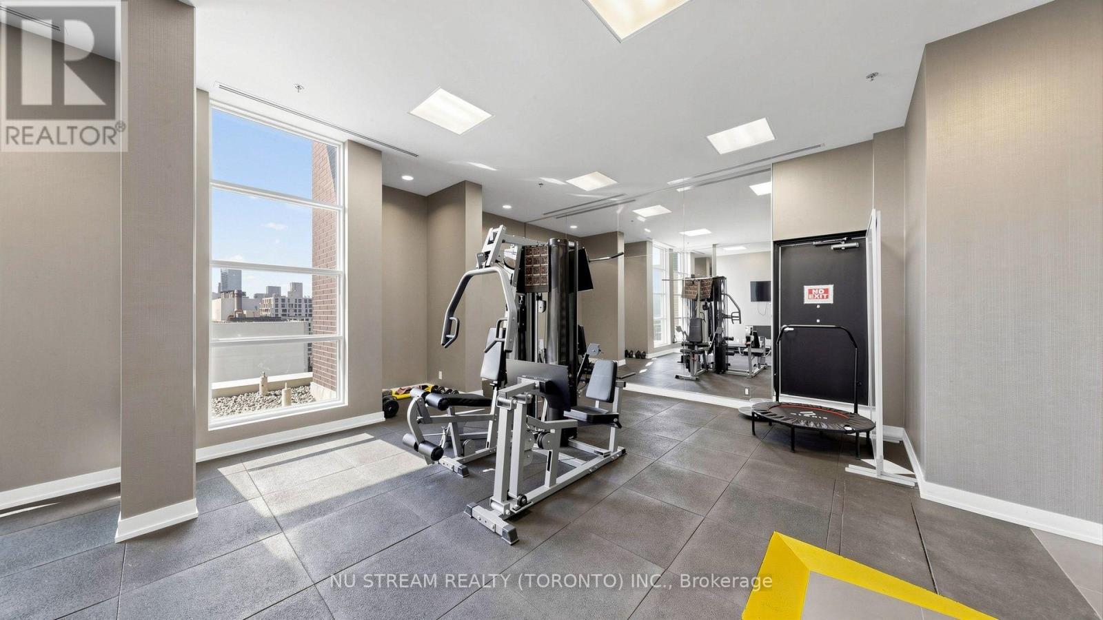 #708 10 WILLISON SQUARE - 35