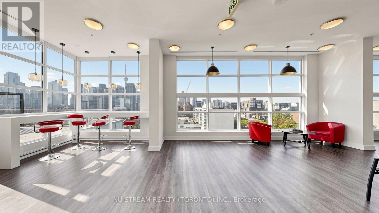 #708 10 WILLISON SQUARE - 40