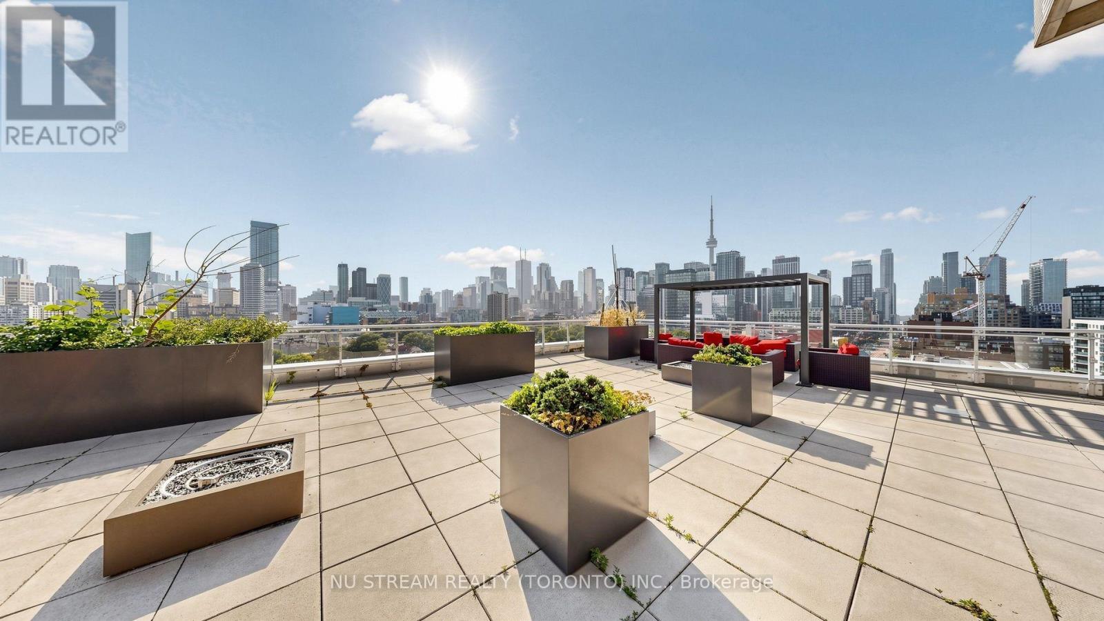 #708 10 WILLISON SQUARE - 47