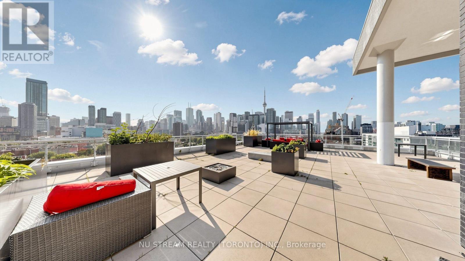 #708 10 WILLISON SQUARE - 45