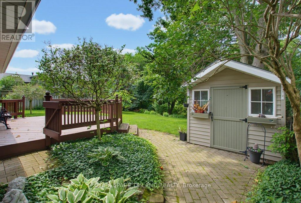 5 WARREN CRESCENT - 35