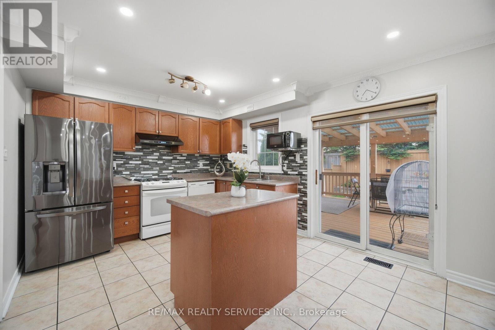 44 BRAMBIRCH CRESCENT - 13