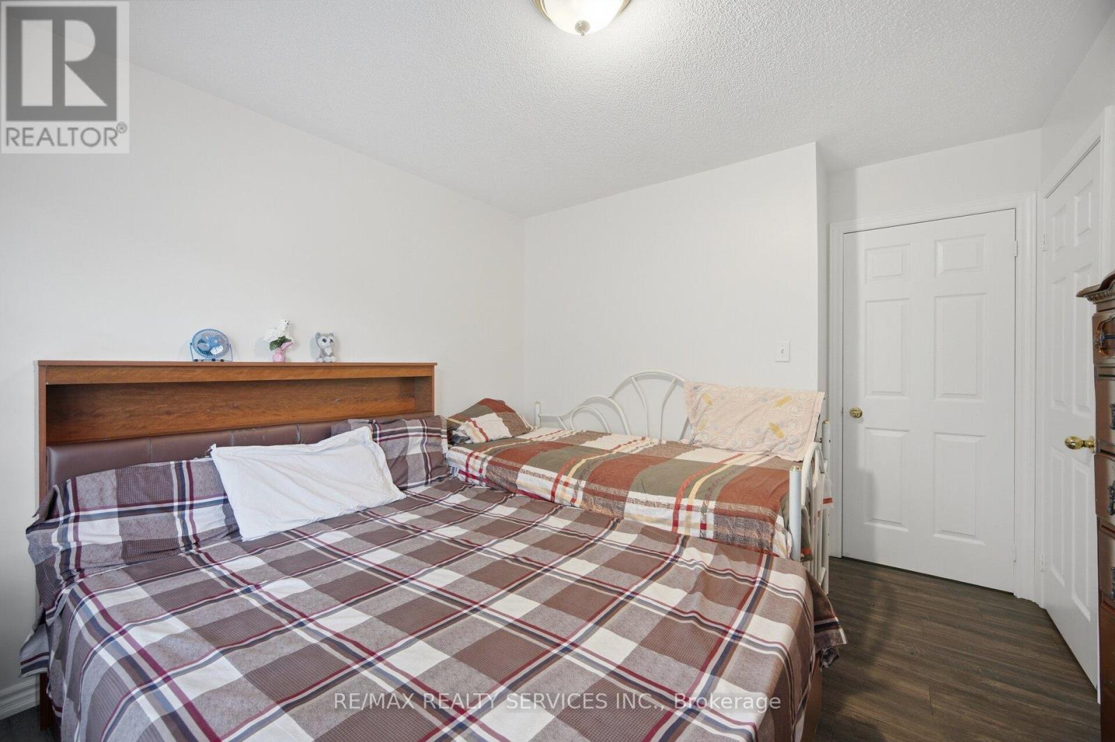 44 BRAMBIRCH CRESCENT - 26