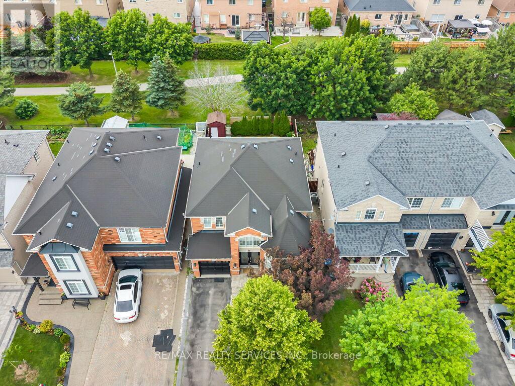 122 DELLS CRESCENT - 1